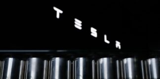 Tesla peilt komplette Batteriefertigung in Deutschland an Der US-Elektroautobauer will Voraussetzungen für eine Produktion von Batteriezellen in Grünheide bei Berlin schaffen.