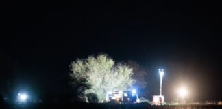 Rohöl schießt meterhoch aus Pipeline in Brandenburg Der Einsatz in Zehnebeck dürfte noch stundenlang dauern.