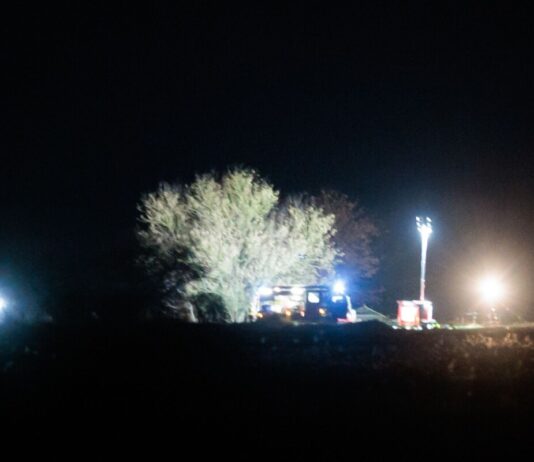 Rohöl schießt meterhoch aus Pipeline in Brandenburg Der Einsatz in Zehnebeck dürfte noch stundenlang dauern.