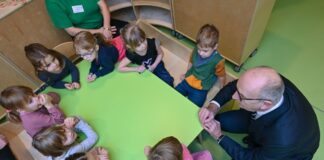 Brandenburg lässt Kinder zu Wort kommen – Wettbewerb startet Brandenburgs Ministerpräsident Dietmar Woidke (SPD) ruft Kinder zum Mitmachen beim Wettbewerb zum Kinderfest auf. (Archivbild)