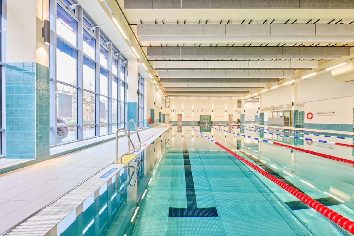 Hallenbad Zingster Straße Das Bad feiert die Wiedereröffnung mit einem Tag der offenen Tür und einer Kinderparty.