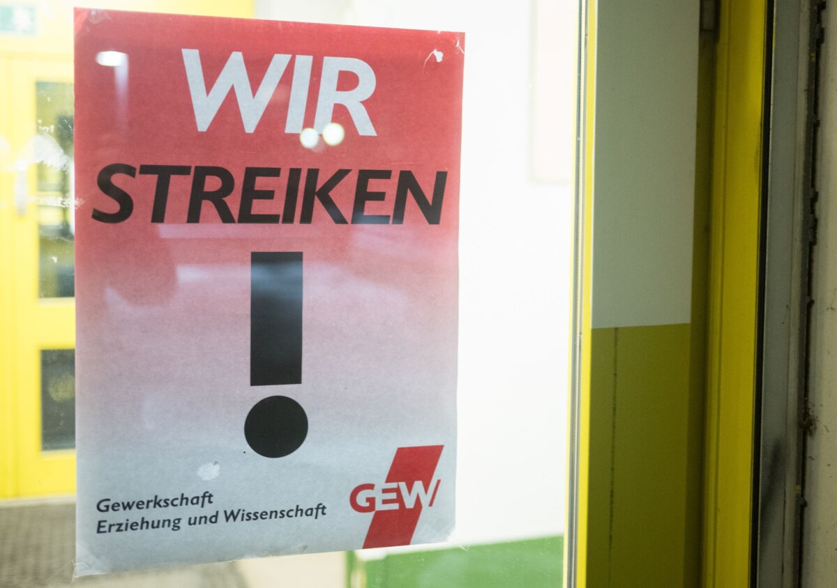 Streik - Berlin Mit einem Warnstreik in Berlin wollen mehrere Gewerkschaften Druck machen in den Tarifverhandlungen für den öffentlichen Dienst der Länder. (Archivbild)