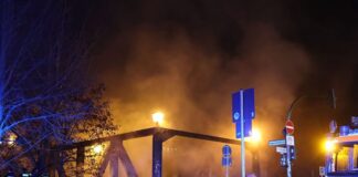 Feuer beschädigt Brücke in Berlin-Schöneberg Niemand wurde bei dem Feuer verletzt.