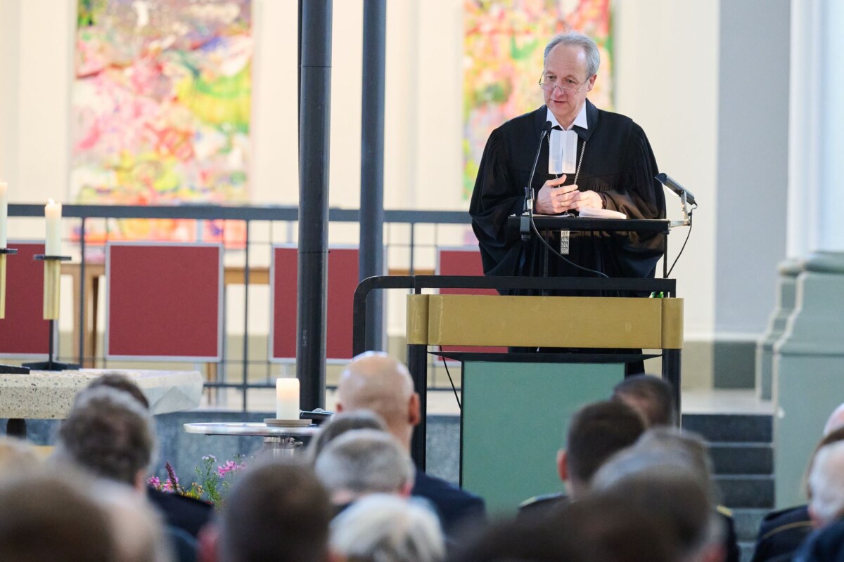 Christian Stäblein, Bischof der Evangelischen Kirche Der Berliner Bischof Christian Stäblein fordert mehr Beteiligung junger Menschen bei der Debatte um die Wehrpflicht.