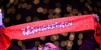 23. Union-Weihnachtssingen: 28.500 Fans stimmen sich ein Viele Union-Fans lassen sich das Weihnachtssingen nicht entgehen.