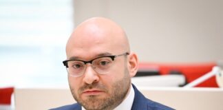 Innenminister Wilke spricht über Hochzeitspläne Bei Brandenburgs Innenminister René Wilke wird es 2026 festlich - er heiratet. (Archivbild)