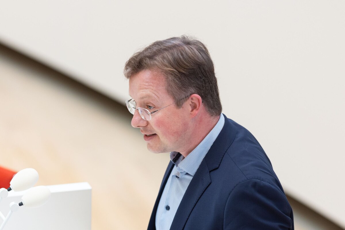 Landesrechnungshofpräsident Kümmel Der Präsident des Landesrechnungshofs Brandenburg, Harald Kümmel, fordert das Land auf, künftig weniger Schulden zu machen. (Archivbild)