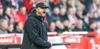 Im Kampf um Bundesliga-Punkte konnte Vincent Kompany erst ganz spät das Münchner 2:2 bejubeln.