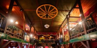 Auch dem Saloon in der Westernstadt Old Texas Town droht der Abriss. (Archivbild)