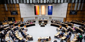 Opposition wettert gegen Rekordschulden im Berliner Haushalt Das Berliner Abgeordnetenhaus kam zu seiner letzten Sitzung in diesem Jahr zusammen.