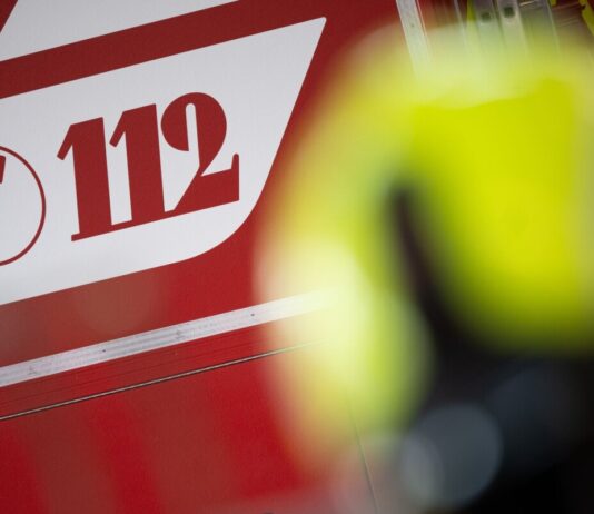 Autofahrerin stirbt bei Unfall mit Güterzug Die Bergungsarbeiten laufen. (Symbolbild)