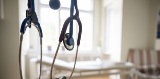 Notdienstpraxen an Feiertagen und zwischen den Jahren offen Der ärztliche Bereitschaftsdienst bietet unter der 116 117 rund um die Uhr telefonische Beratung (Symbolbild).