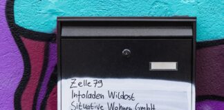 Erneuter Angriff auf alternatives Wohnprojekt in Cottbus Wieder ist das alternative Wohnprojekt «Zelle 79» in Cottbus angegriffen worden. Ein Böller zerstörte am Sonntagabend den Briefkasten am Gebäude.
