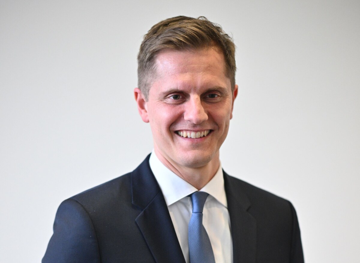 Brandenburgs Justizminister Grimm Benjamin Grimm will den Verwaltungsgerichten beim Abbau der Asylgerichtsverfahren helfen. (Archivbild)