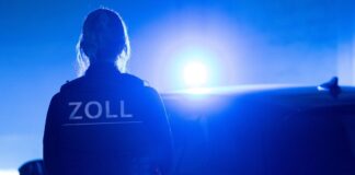 Zoll hebt bei Großrazzia mutmaßliche Betrügerbande aus Im Großeinsatz: Der Zoll hat Dutzende Durchsuchungen veranlasst. (Symbolbild)