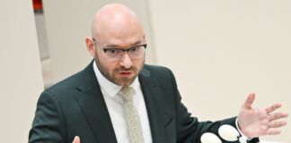 Meldepflicht für abgelehnte Asylbewerber löst Streit aus Brandenburgs Innenminister René Wilke (SPD)