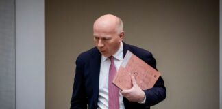 Grüne kritisieren Schwarz-Rot für den Doppelhaushalt Berlins Regierender Bürgermeister Kai Wegner (CDU) musste sich im Abgeordnetenhaus viel Kritik anhören.