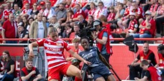 Trotz Elfmeter-Drama: Union-Fußballerinnen holen Punkt Unions Samantha Steuerwald (l) glich zum zwischenzeitlichen 1:1 gegen Frankfurt aus. (Archivbild)