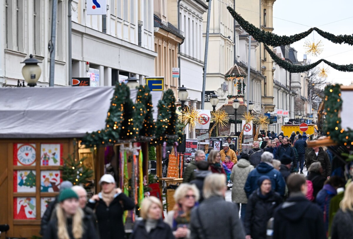 Potsdamer Einkaufsmeile Brandenburger Straße Am dritten Advent laden viele Geschäfte in mehreren Brandenburger Städten zum Einkauf ein (Archivbild).