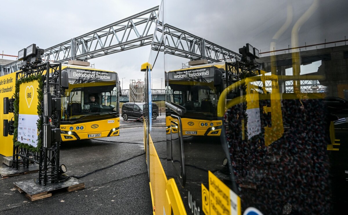 Richtfest der BVG für E-Bus-Betriebshof in Treptow Der neue Betriebshof für E-Busse in Treptow soll 2027 in Betrieb gehen.