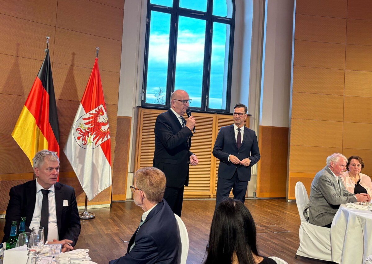 Ehrenamtsempfang mit Brandenburgs Ministerpräsident Woidke Einmal im Jahr bedankt sich Brandenburgs Ministerpräsident Dietmar Woidke (SPD) bei ehrenamtlichen Helfern.
