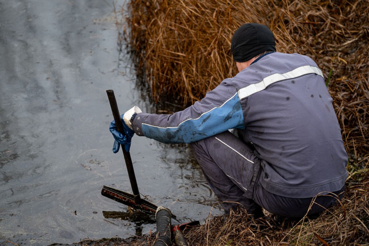 Nach Havarie an PCK Pipeline Nach dem Leck an einer Öl-Pipeline zwischen Rostock und Schwedt werden die Folgen geprüft.