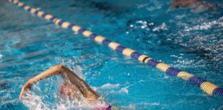 28 Monate lang gab es Arbeiten an der Schwimmhalle Zingster Straße gearbeitet. (Symbolbild)