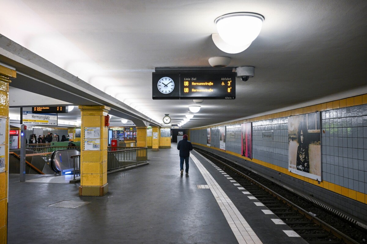 Berliner U-Bahnhof Hermannplatz Ein im Sterben liegender Mann wurde in einem Berliner U-Bahnhof bestohlen. (Archivbild)