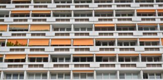 Bericht: In Metropolregion wird «Umziehen zum Armutsrisiko» Hohe Mieten begünstigen dem Paritätischen Verband zufolge Armut. (Symbolbild)