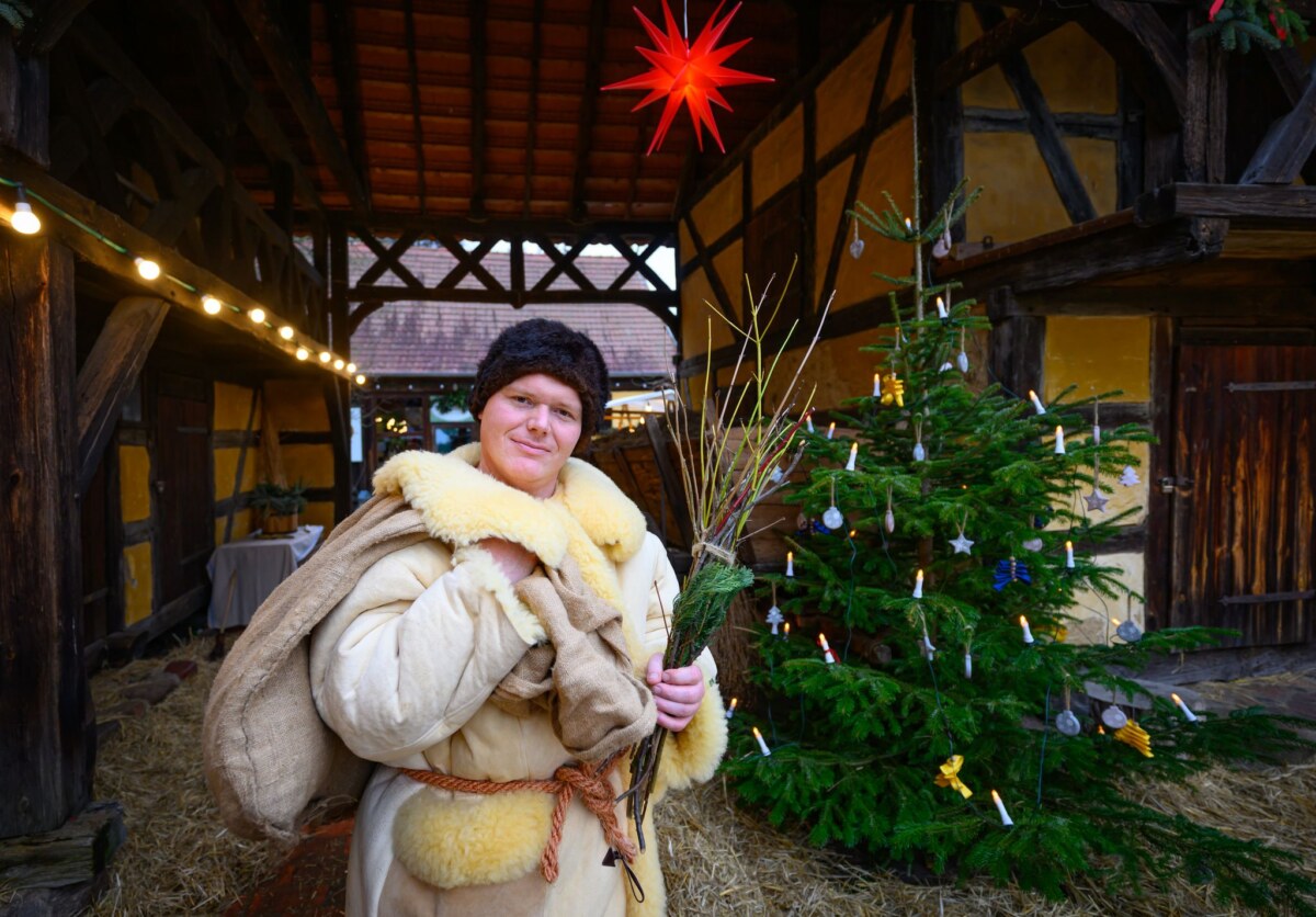 Weihnachtsbräuche im Spreewald Christoph Möller schlüpft seit acht Jahren in die Rolle des Rumpodich.
