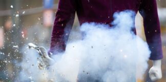 Kugelbomben illegal aus Carsharing-Auto verkauft Ilegales Feuerwerk kann gefährlich werden. (Symbolbild)