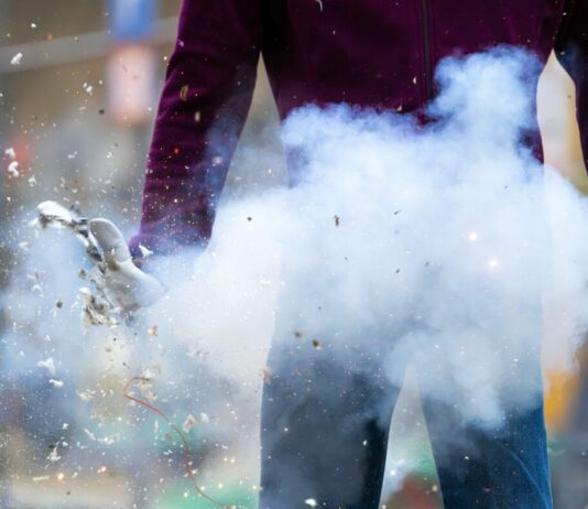 Ilegales Feuerwerk kann gefährlich werden. (Symbolbild)