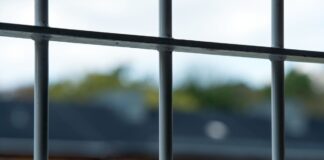 Missbrauch im Maßregelvollzug: Sexualstraftäter im Verdacht Ein Fall, der die Öffentlichkeit schockt: Im Maßregelvollzug in Brandenburg an der Havel soll ein untergebrachter Mann ein Kind schwer sexuell missbraucht haben. (Archivbild)