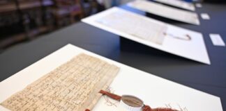 Deutschland gibt 73 historische Urkunden an Polen zurück Unter den Urkunden sind unter anderem Papsturkunden sowie Papiere zu diplomatischen Bemühungen und kriegerischen Auseinandersetzungen.