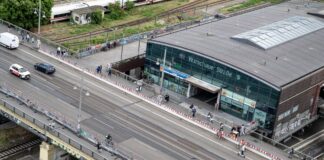 S-Bahnhof Warschauer Straße: Entwarnung nach Brandalarm Am S-Bahnhof Warschauer Straße in Berlin-Friedrichshain gab es am zweiten Weihnachtstag einen folgenreichen Fehlalarm. (Archivbild)