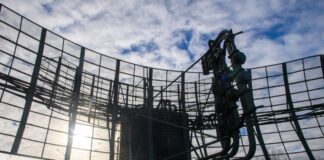 Arrow 3 und Chinook: Wichtiger Luftwaffenstützpunkt im Osten Das ausgemusterte Radargerät ist nur noch für Besucher - demnächst soll an der Landesgrenze zwischen Sachsen-Anhalt und Brandenburg ein modernes Raketenabwehrsystem stationiert werden.