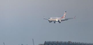 Charterflug bringt 160 Afghanen nach Berlin Die Chartermaschine mit den geflüchteten Afghaninnen und Afghanen an Bord landete am Morgen am Flughafen Berlin Brandenburg.