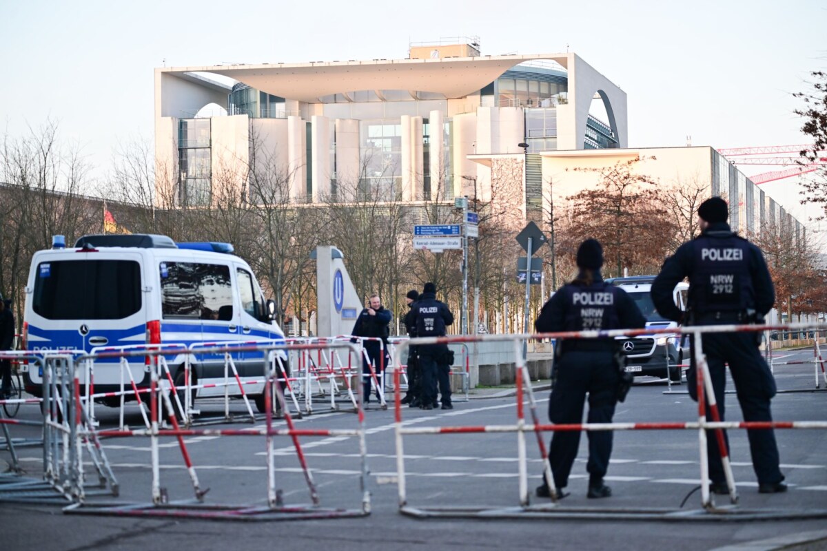 Ukraine-Beratungen in Berlin 3.600 Polizisten aus ganz Deutschland schützen Ukraine-Beratungen in Berlin.