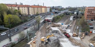 Die Westendbrücke wurde im April dieses Jahres abgerissen, der Neubau beginnt nun. (Archivbild)
