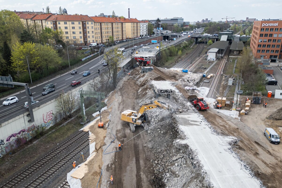 Brücken-Abbrucharbeiten in Berlin Die Westendbrücke wurde im April dieses Jahres abgerissen, der Neubau beginnt nun. (Archivbild)
