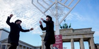 Eingeweiht: Der Chanukka-Leuchter am Brandenburger Tor