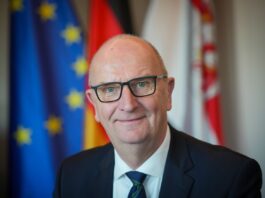 Brandenburgs Ministerpräsident Dietmar Woidke (SPD) verrät, was er an Heiligabend isst (Archivbild).