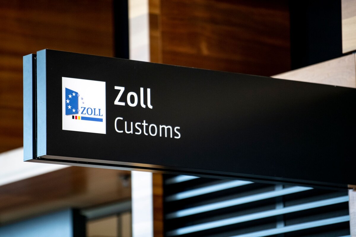 Flughafen Berlin Brandenburg BER Die Frau wurde am BER vom Zoll erwischt. (Symbolbild)