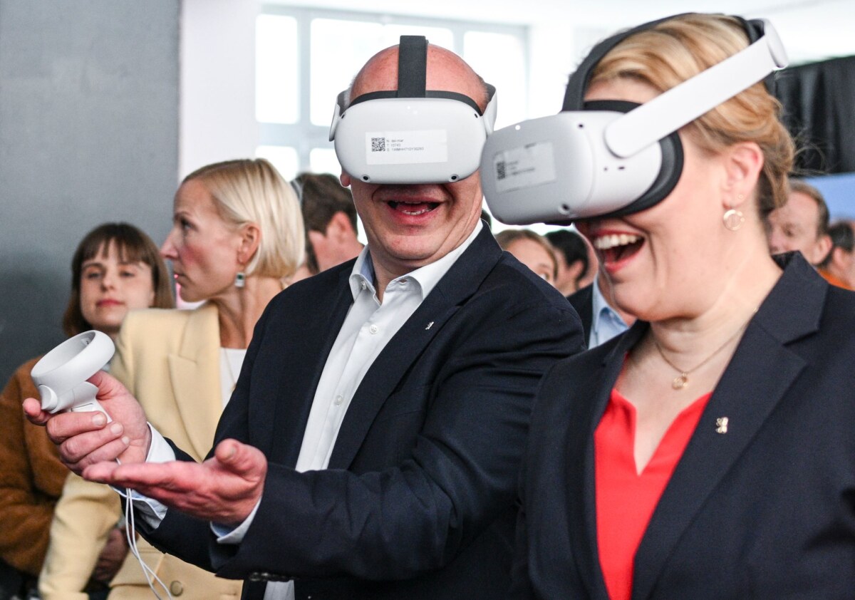 Vorstellung „House of Games“ Der Regierende Bürgermeister Kai Wegner (CDU) und Wirtschaftssenatorin Franziska Giffey (SPD) versprühten bei der Standortbekanntgabe für das House of Games im Sommer Optimismus. Mit dem Start des Hauses dauert es aber noch einige Monate. (Archivbild)