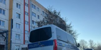 Polizist nach Großeinsatz in Hellersdorf am Auge operiert Bei einem Großeinsatz in Berlin-Hellersdorf sind am zweiten Weihnachtstag auch mehrere Polizisten verletzt worden. (Archivbild)