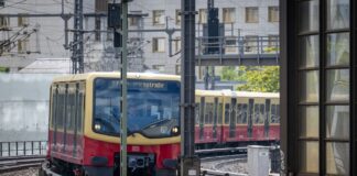 Verspätungen auf Berliner S-Bahn-Linien im Westen Im Berliner Westen kommt es wegen einer defekten Weiche am Morgen zu Verspätungen im S-Bahn-Verkehr. (Symbolbild)