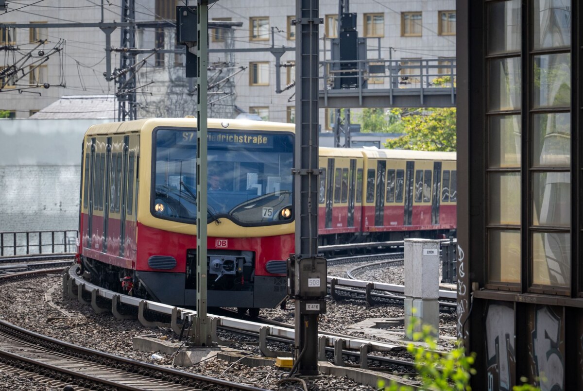 Berliner S-Bahn Im Berliner Westen kommt es wegen einer defekten Weiche am Morgen zu Verspätungen im S-Bahn-Verkehr. (Symbolbild)