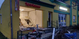 Die Explosionen knallten in der Nacht. 