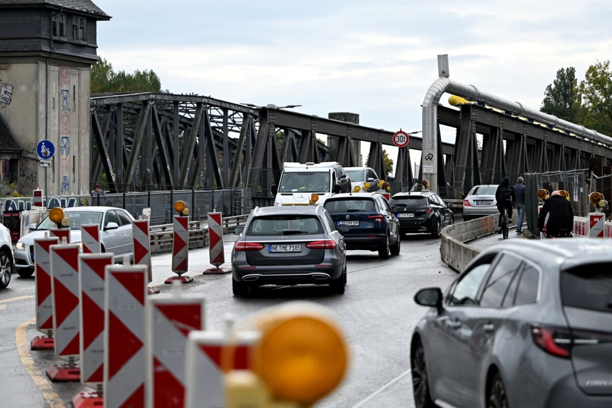 Senat meldet Baufortschritt an Elsenbrücke Der westliche Teil der Elsenbrücke soll Ende Januar fertig sein. (Archivbild)