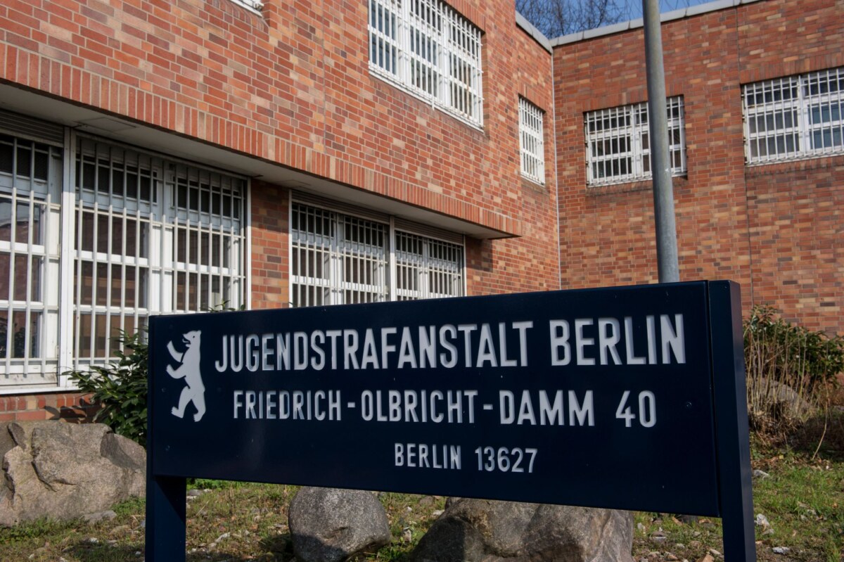 Jugendstrafanstalt Berlin Knast-Rap ohne Klischees: In der JSA Berlin bringen Inhaftierte beim «haftBARS»-Konzert eigene Songs auf die Bühne. (Archivbild)